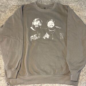 Gray Crewneck Sweatshirt with Graphic Print